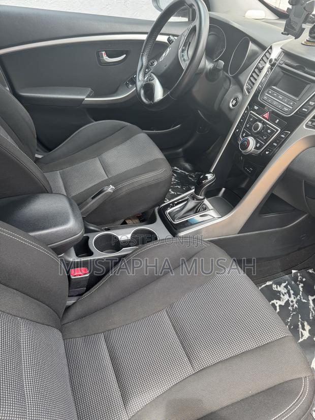 Hyundai Elantra 2016 Red