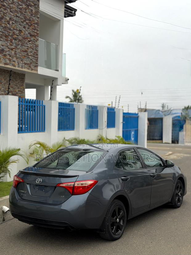 Toyota Corolla LE (1.8L 4cyl 2A) 2019 Gray