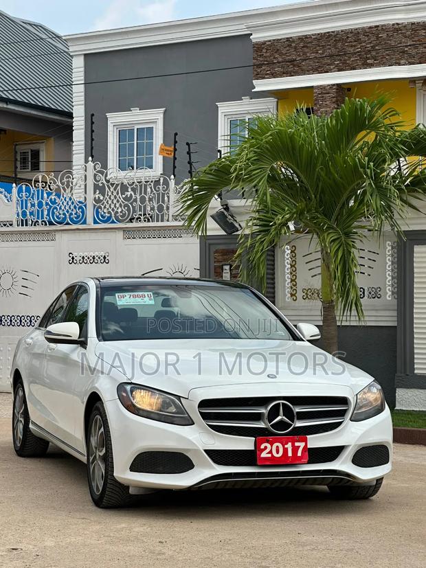 Mercedes-Benz C300 Luxury 4matic Sedan AWD (2.0L 4cyl 7A) 2017 White
