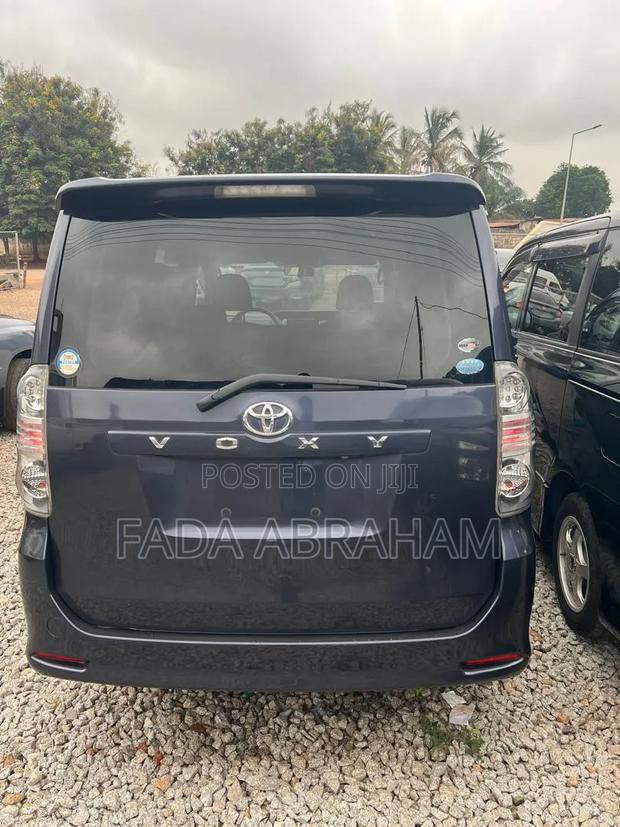 Toyota Voxy 2013 Black