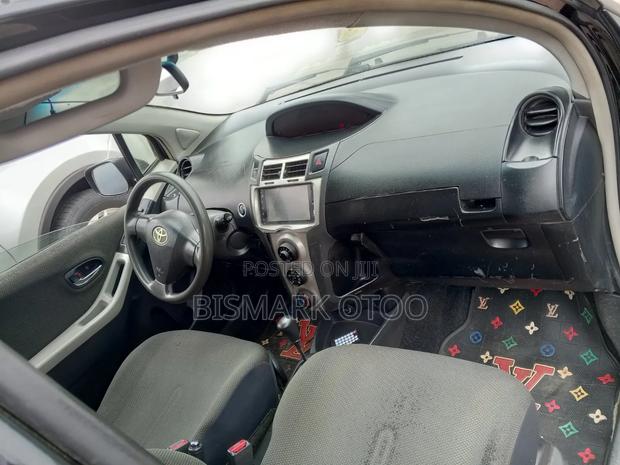 Toyota Vitz 2010 Black