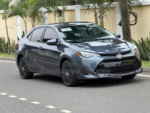 Toyota Corolla SE 4dr Sedan (1.8L 4cyl CVT) 2017 Gray