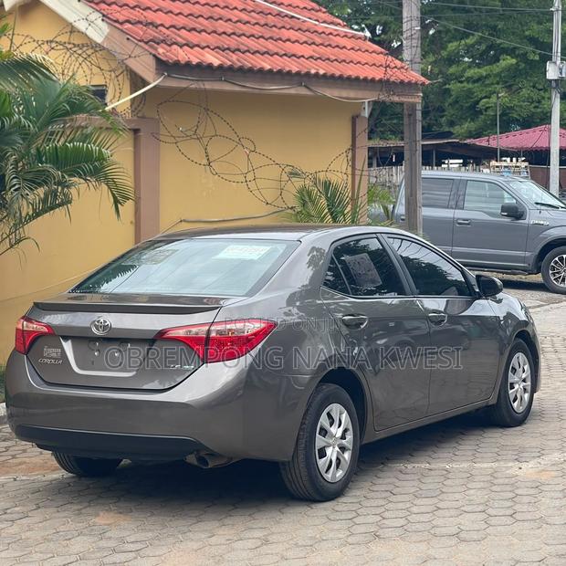 Toyota Corolla 2017 Gray