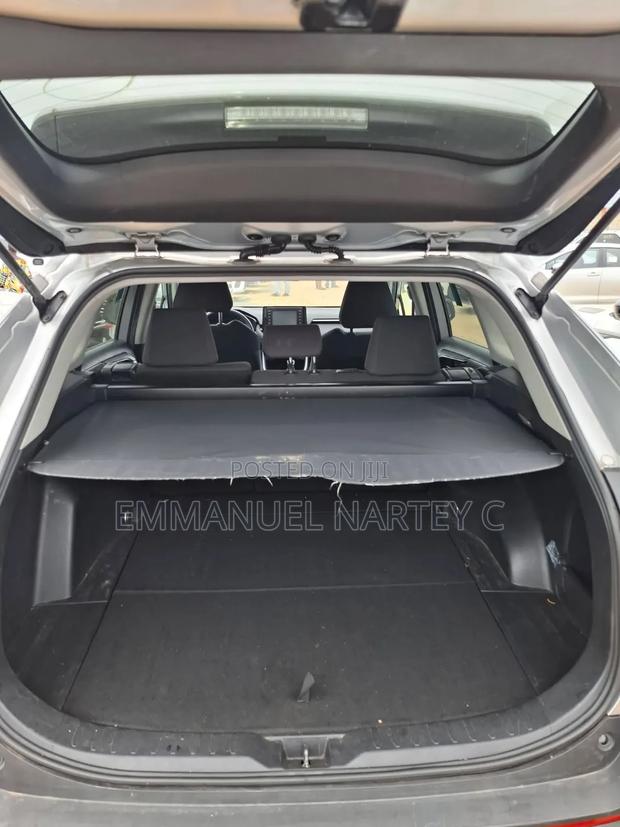 Toyota RAV4 2021 Silver