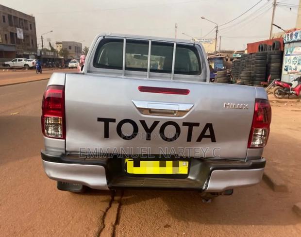 Toyota Hilux 2018 Gray