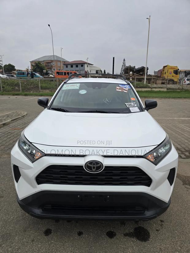 Toyota RAV4 2021 White