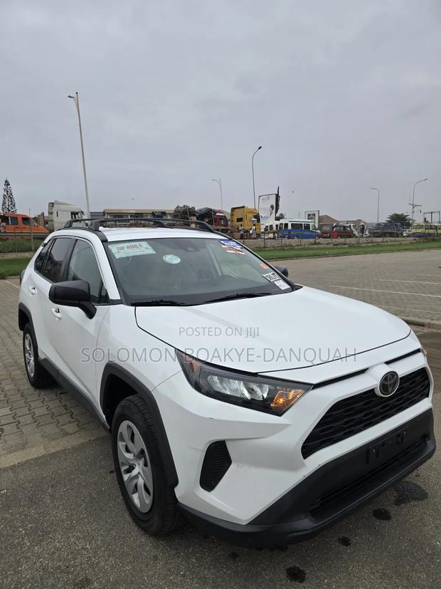 Toyota RAV4 2021 White