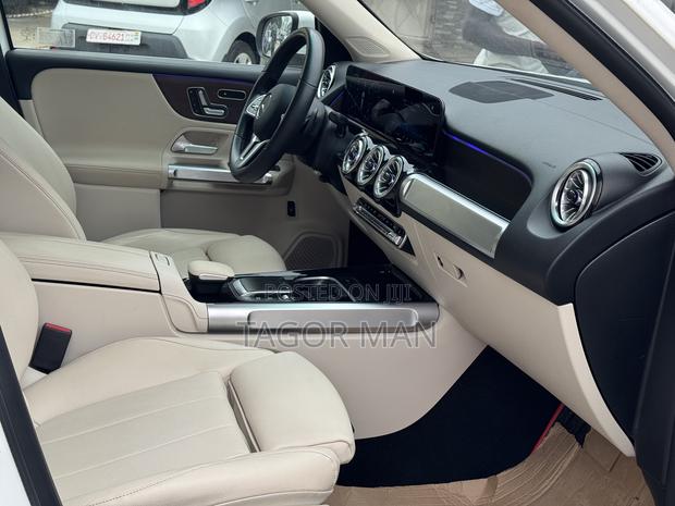 Mercedes-Benz GLB-Class 2023 White