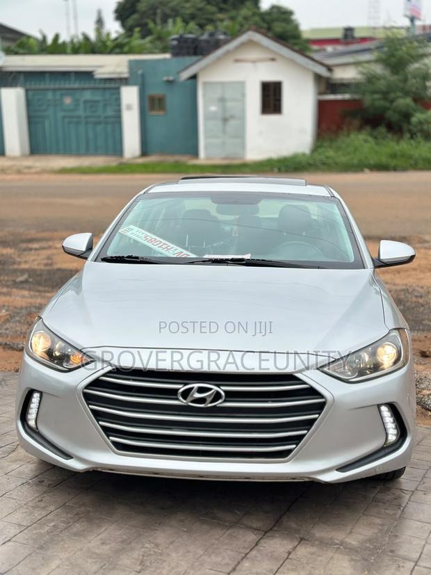 Hyundai Elantra Limited Sedan FWD (2.0L 4cyl 6A) 2017 Silver