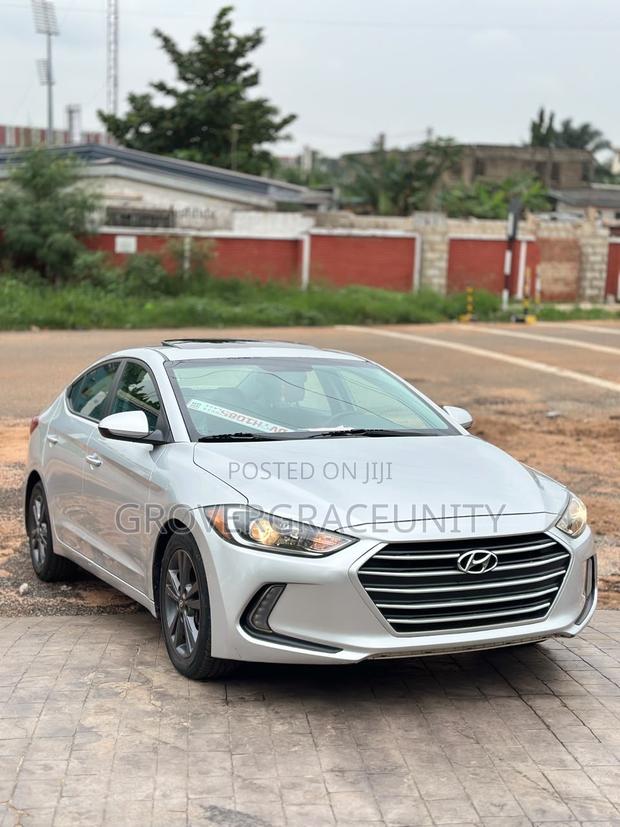 Hyundai Elantra Limited Sedan FWD (2.0L 4cyl 6A) 2017 Silver