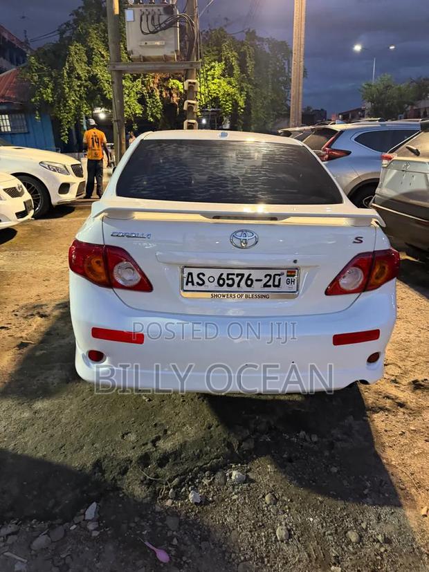 Toyota Corolla 2010 White