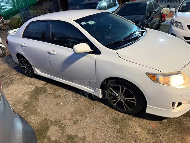 Toyota Corolla 2010 White