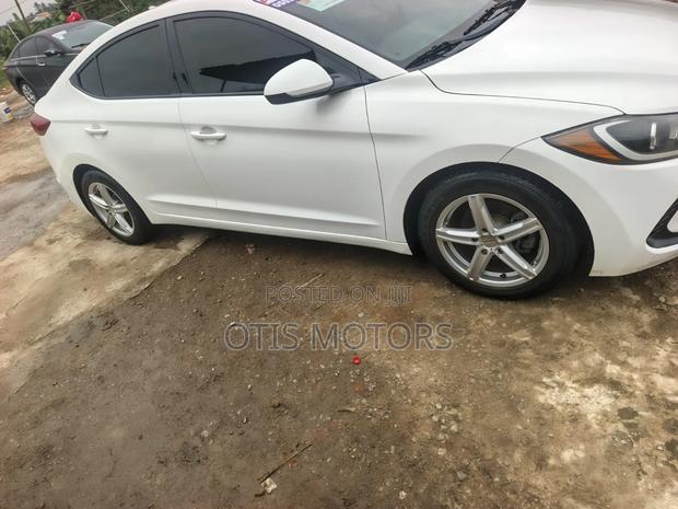 Hyundai Elantra 2018 White