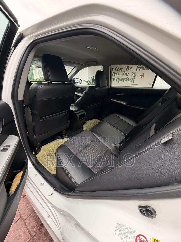 Toyota Camry SE 4dr Sedan (2.5L 4cyl 6A) 2012 White