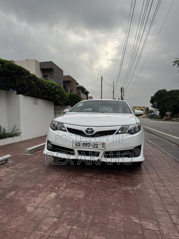 Toyota Camry SE 4dr Sedan (2.5L 4cyl 6A) 2012 White