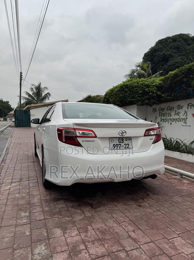 Toyota Camry SE 4dr Sedan (2.5L 4cyl 6A) 2012 White
