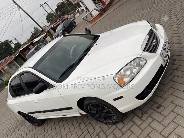 Hyundai Elantra GT 2002 White