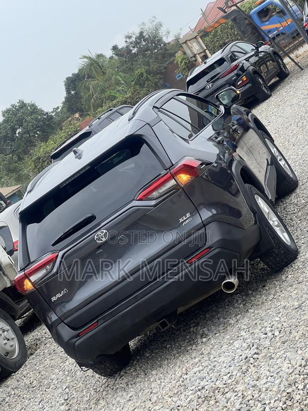 Toyota RAV4 2021 Gray