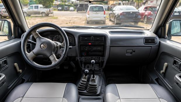 Nissan Pick-Up 2009 White