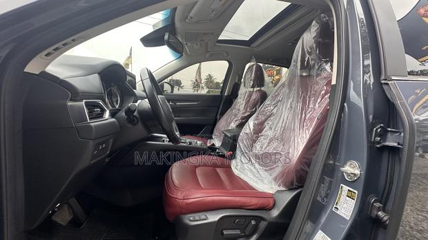 Mazda CX-5 Signature 2021 Gray