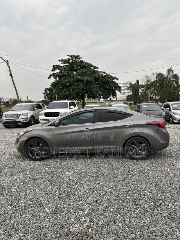 Hyundai Elantra SE 4dr Sedan (1.8L 4cyl 6M) 2014 Gray