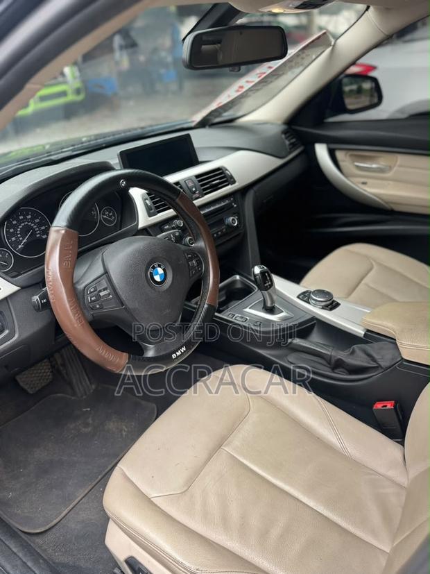 BMW 320i 2016 Blue