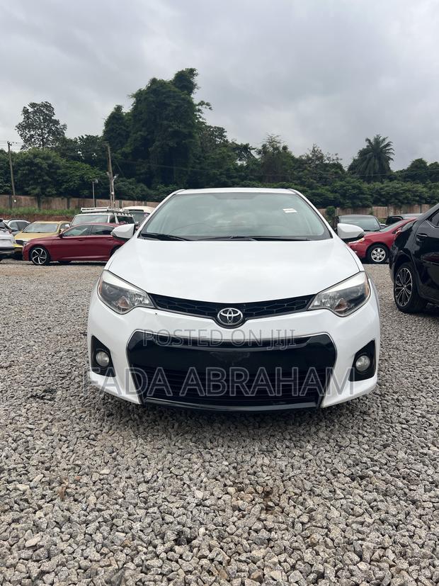 Toyota Corolla S w/Special Edition Pkg (1.8L 4cyl CVT) 2016 White