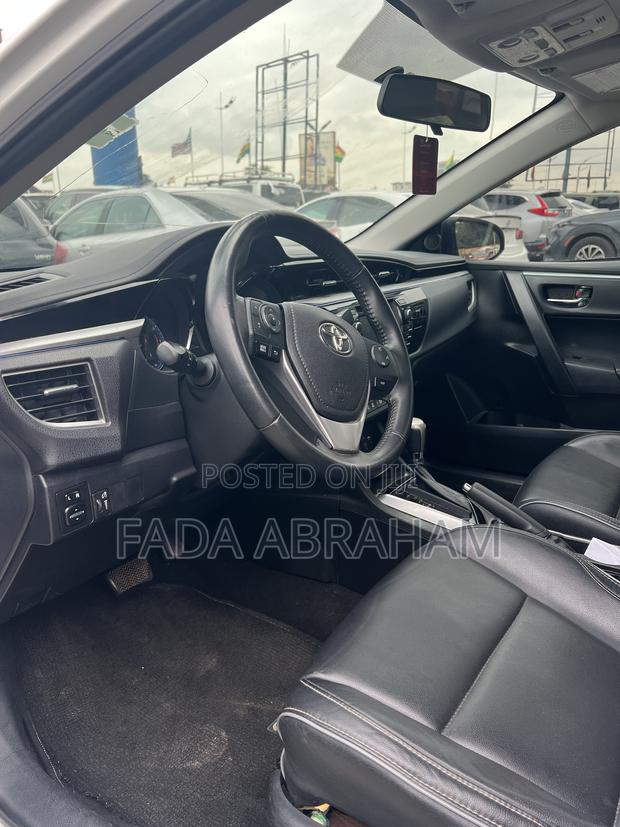 Toyota Corolla S w/Special Edition Pkg (1.8L 4cyl CVT) 2016 White