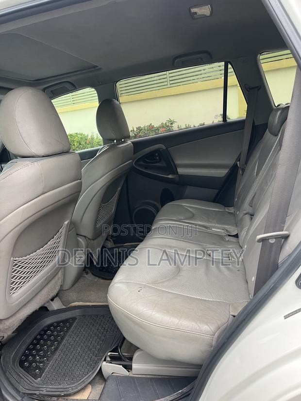 Toyota RAV4 2011 White