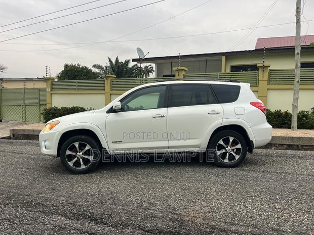 Toyota RAV4 2011 White