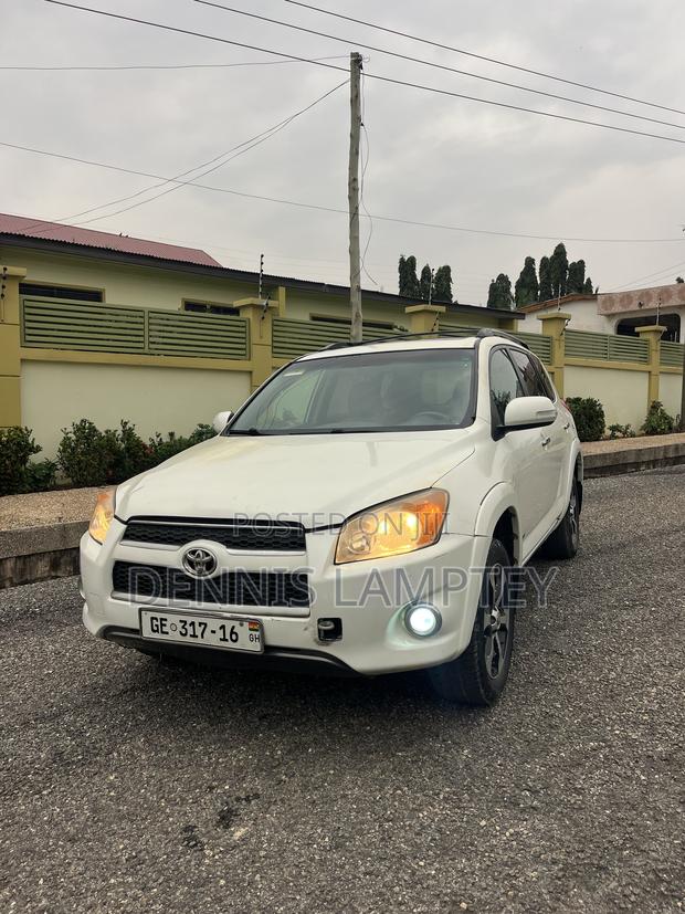 Toyota RAV4 2011 White