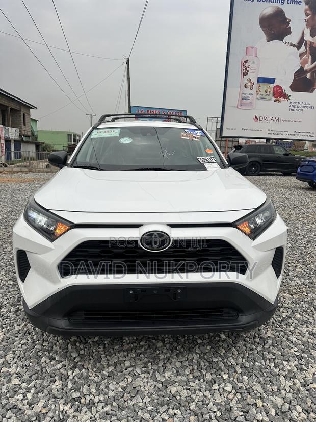 Toyota RAV4 2021 Off white