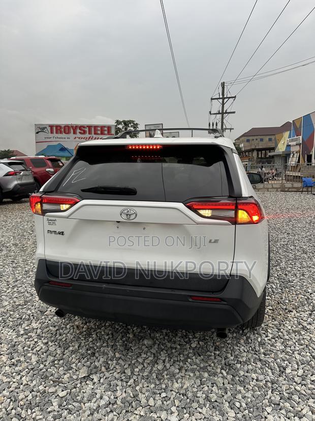 Toyota RAV4 2021 Off white