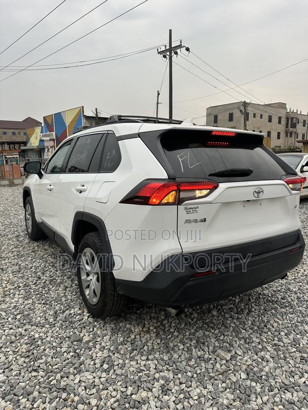 Toyota RAV4 2021 Off white