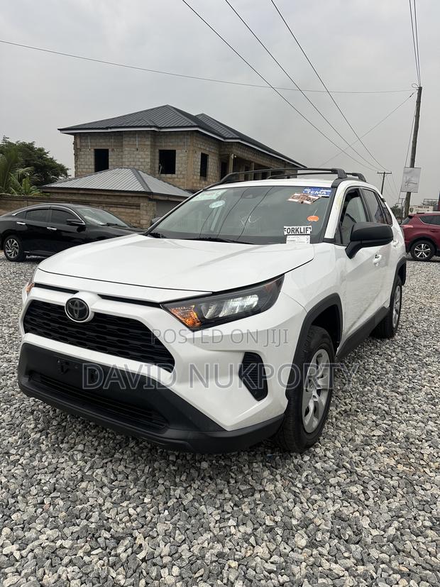 Toyota RAV4 2021 Off white