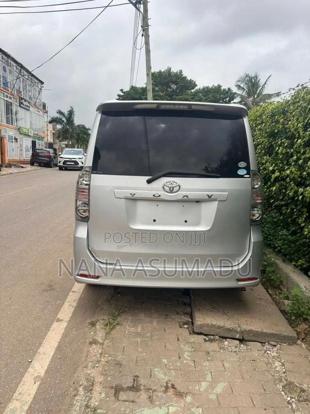 Toyota Voxy 2012 White