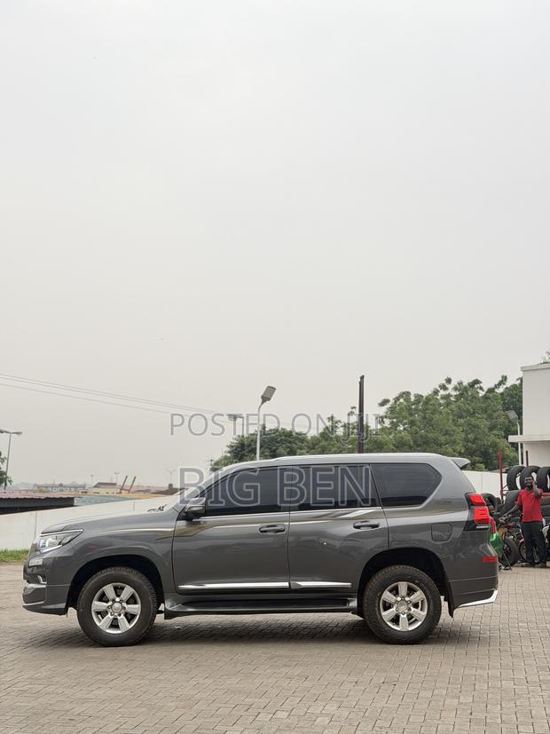 Toyota Land Cruiser Prado 4.0 2017 Gray