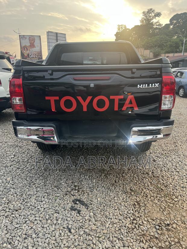 Toyota Hilux 2017 Black