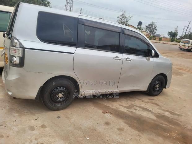 Toyota Voxy 2012 Silver
