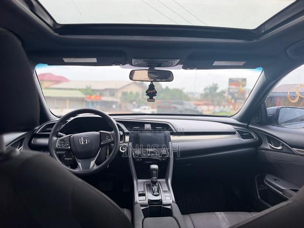 Honda Civic EX Hatchback 2018 Gray