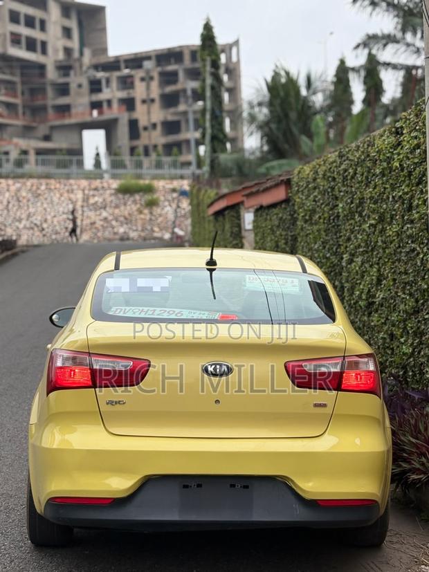 Kia Rio 2016 Yellow
