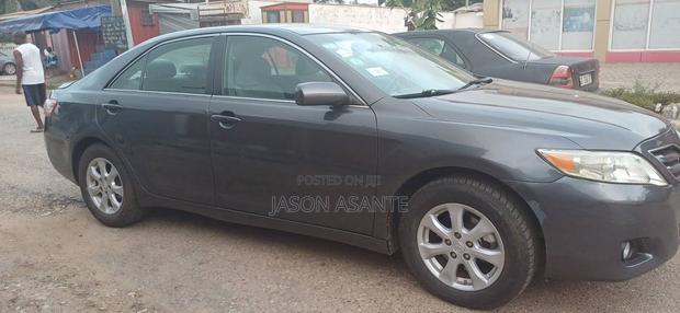 Toyota Camry LE 4dr Sedan (2.5L 4cyl 6A) 2011 Gray