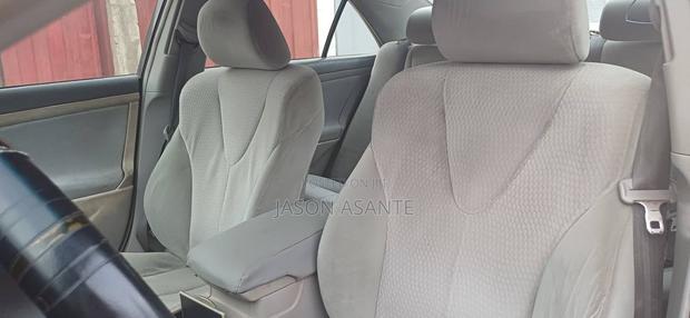 Toyota Camry LE 4dr Sedan (2.5L 4cyl 6A) 2011 Gray