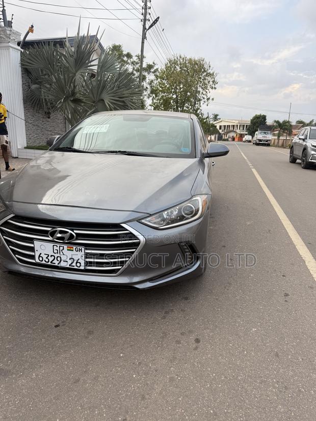 Hyundai Elantra SE Sedan FWD (2.0L 4cyl 6M) 2017 Gray