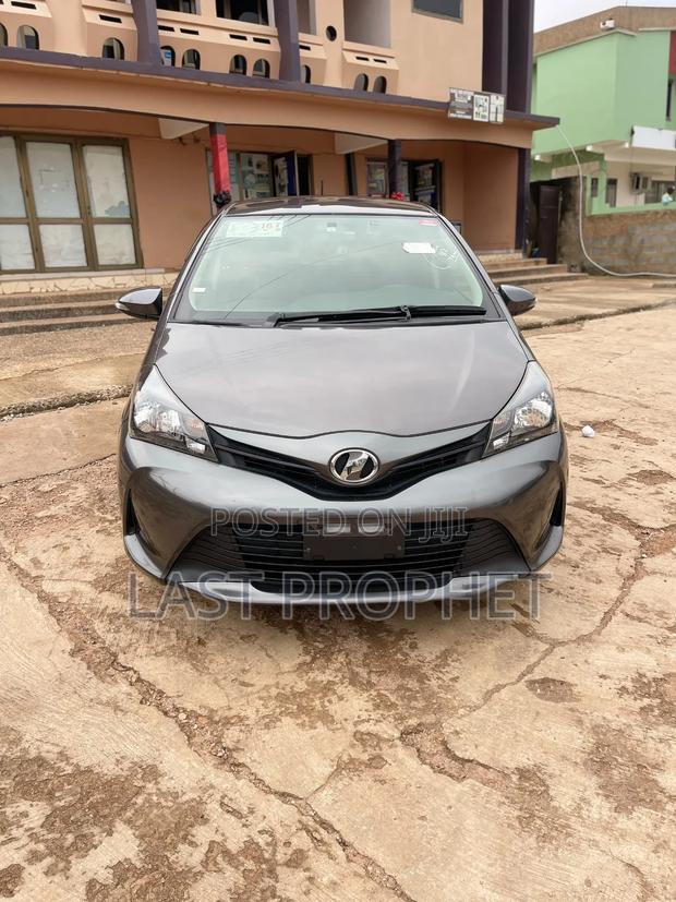 Toyota Vitz 2015 Gray