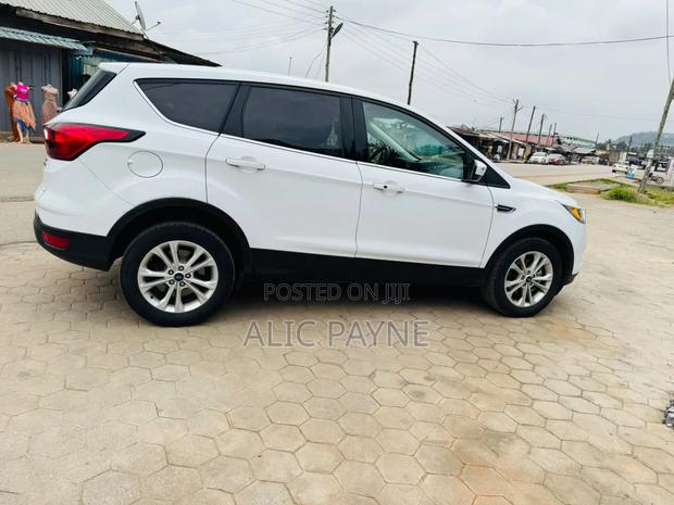 Ford Escape SE 4x4 2019 White