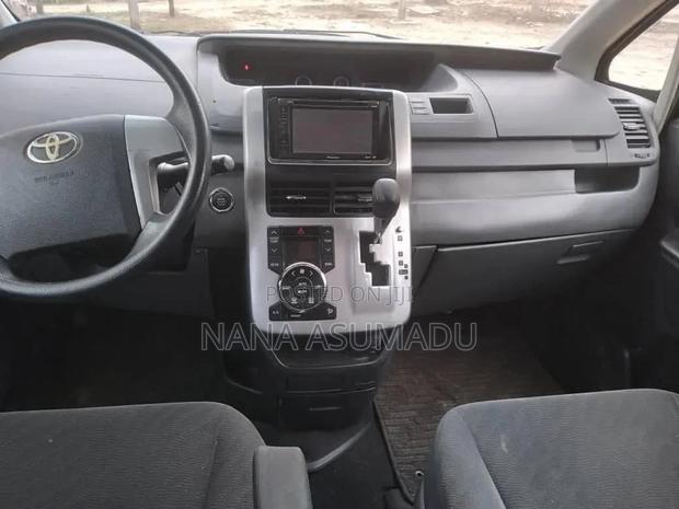 Toyota Voxy 2012 Black