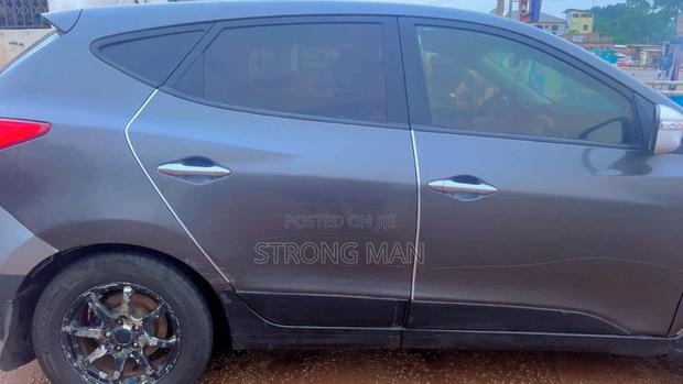 Hyundai Tucson Limited AWD 2011 Gray