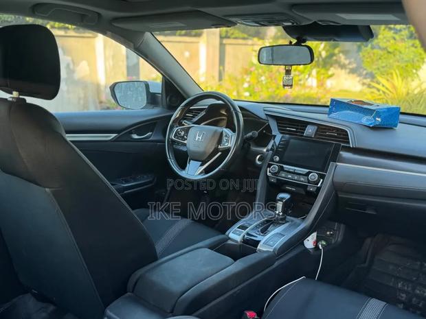 Honda Civic 2019 White