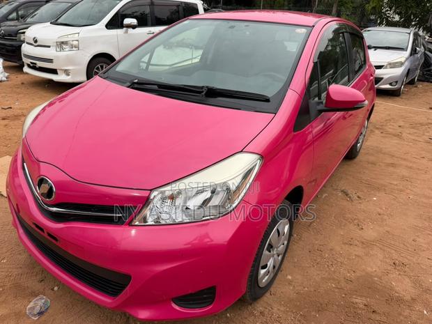 Toyota Vitz 1.3 FWD 5dr 2012 Pink